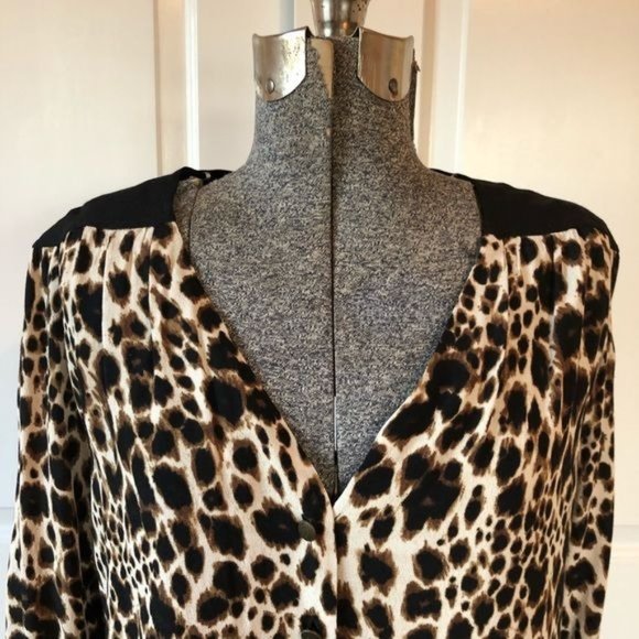 Leopard print long sleeve top with cut out keyhole back - Picture 4 of 11